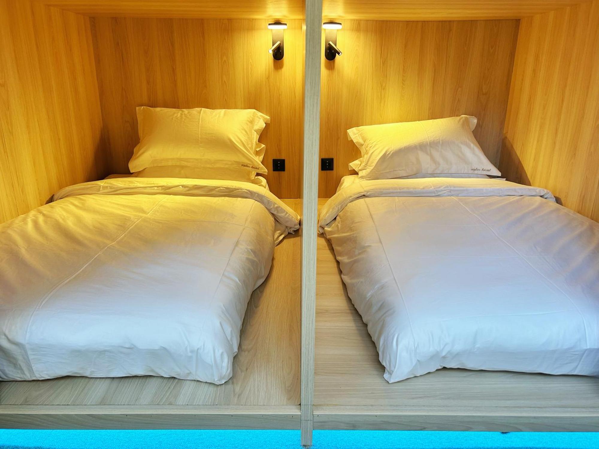 Unplan Hostel Madrid Buitenkant foto